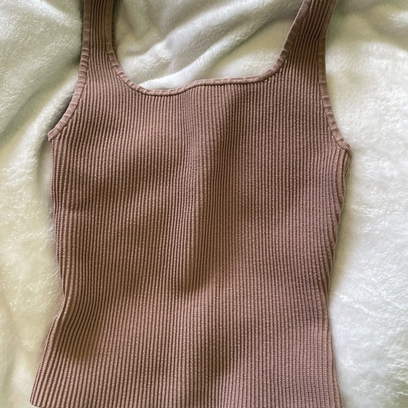 Babaton Aritzia Sculpt Knit Square Neck Tank - Picture 3 of 3